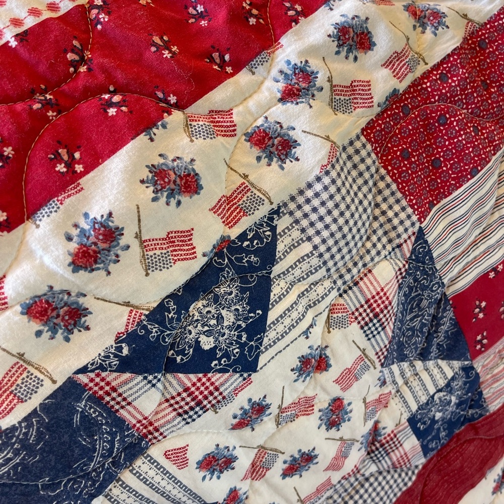 Full/Queen quilt.  Patriotic theme; Never used!